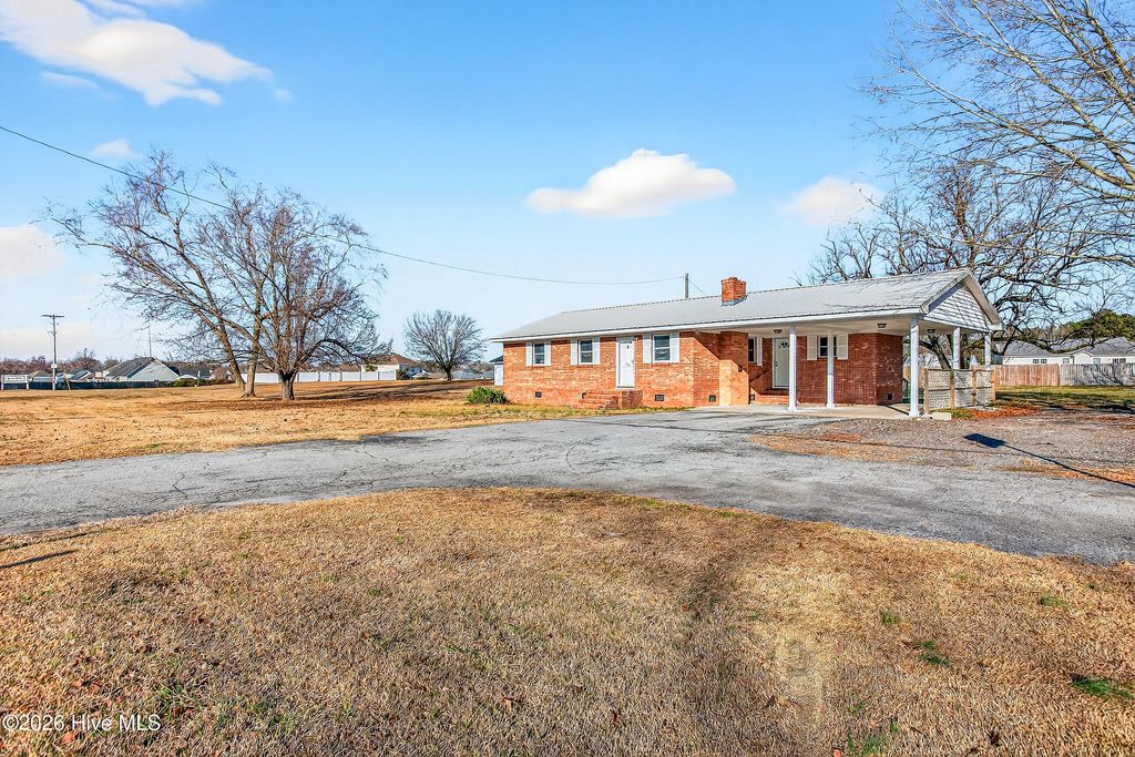 290 Cow Horn Road, Richlands, NC 28574