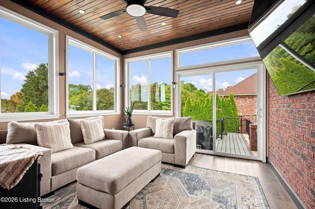 5500 Valley Park Dr, Louisville, KY 40299