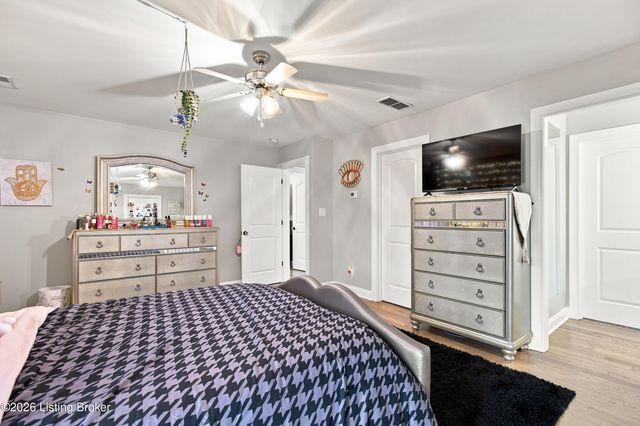 5500 Valley Park Dr, Louisville, KY 40299