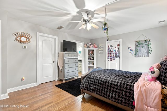 5500 Valley Park Dr, Louisville, KY 40299