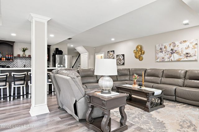 5500 Valley Park Dr, Louisville, KY 40299