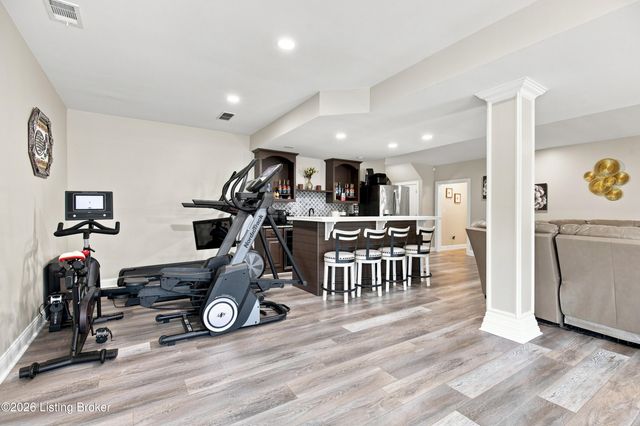 5500 Valley Park Dr, Louisville, KY 40299