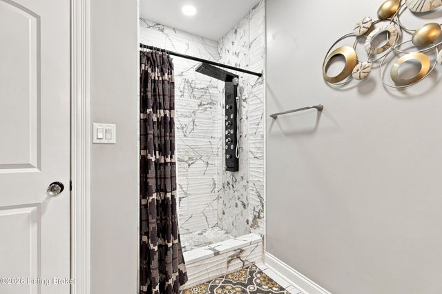 5500 Valley Park Dr, Louisville, KY 40299
