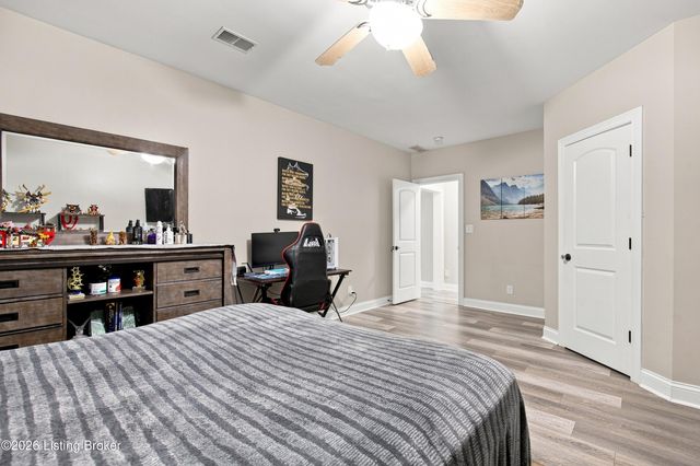 5500 Valley Park Dr, Louisville, KY 40299