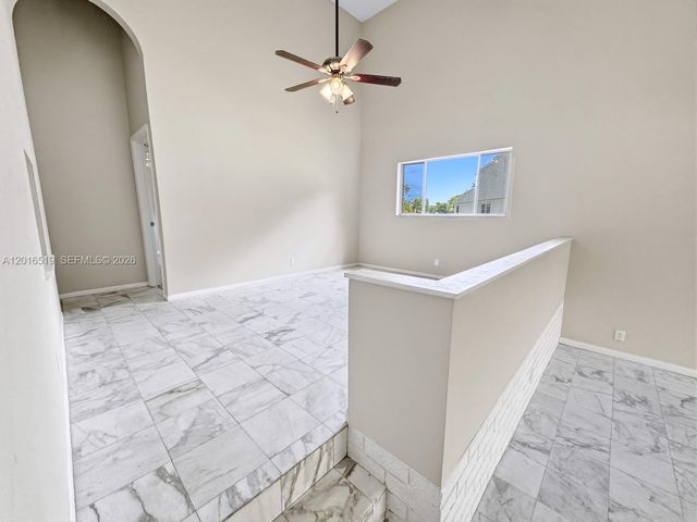 8670 Bridle Path Ct 111A, Davie, FL 33328