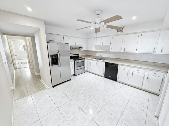 8670 Bridle Path Ct 111A, Davie, FL 33328