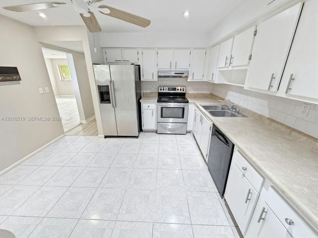 8670 Bridle Path Ct 111A, Davie, FL 33328