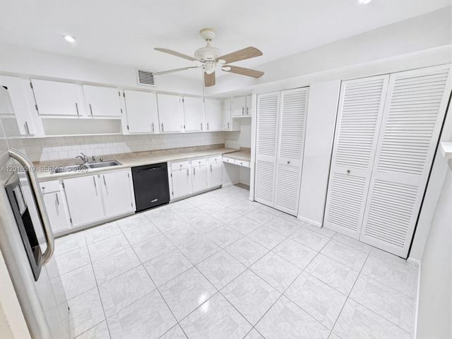 8670 Bridle Path Ct 111A, Davie, FL 33328