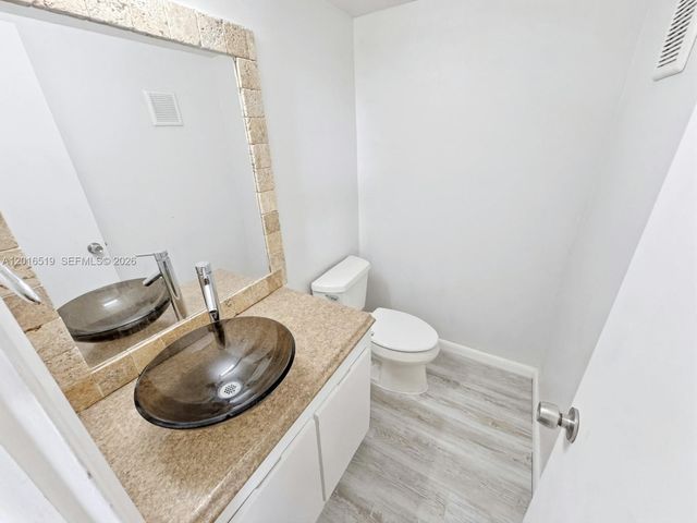 8670 Bridle Path Ct 111A, Davie, FL 33328
