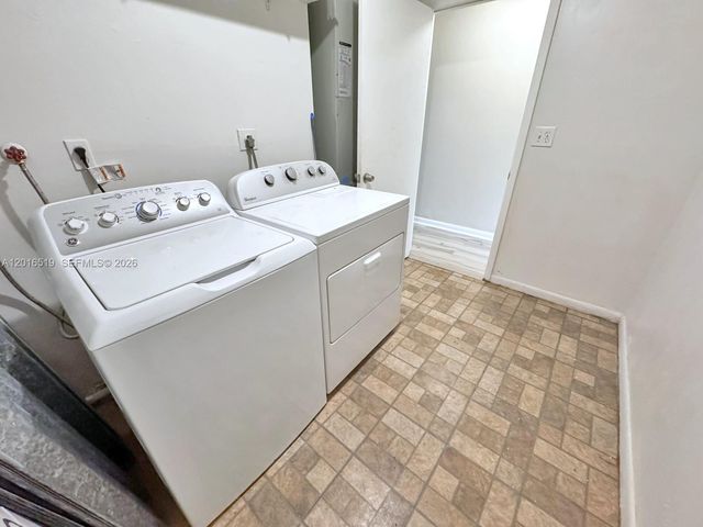 8670 Bridle Path Ct 111A, Davie, FL 33328