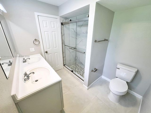 8670 Bridle Path Ct 111A, Davie, FL 33328