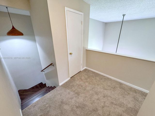8670 Bridle Path Ct 111A, Davie, FL 33328