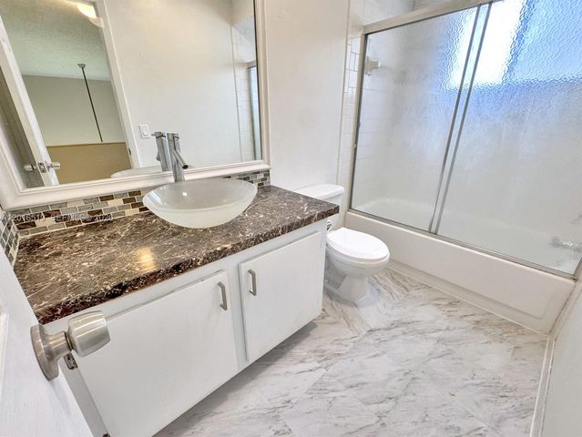 8670 Bridle Path Ct 111A, Davie, FL 33328
