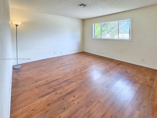 8670 Bridle Path Ct 111A, Davie, FL 33328