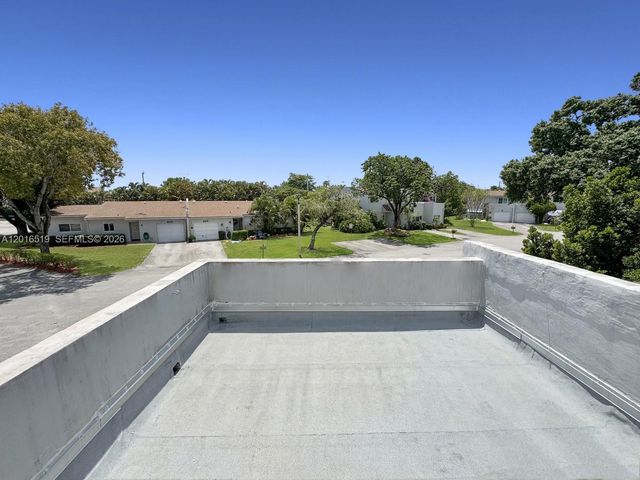 8670 Bridle Path Ct 111A, Davie, FL 33328