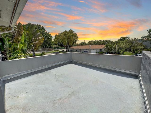 8670 Bridle Path Ct 111A, Davie, FL 33328