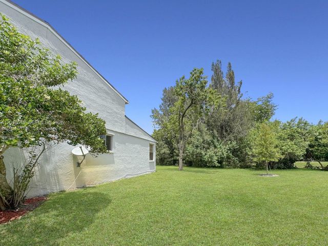 8670 Bridle Path Ct 111A, Davie, FL 33328