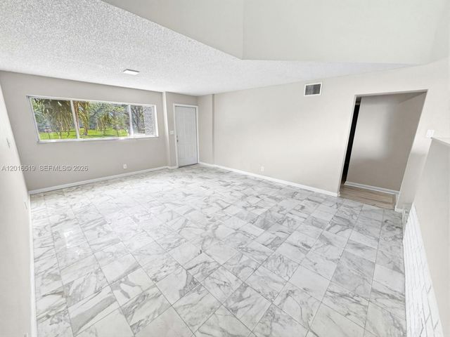 8670 Bridle Path Ct 111A, Davie, FL 33328