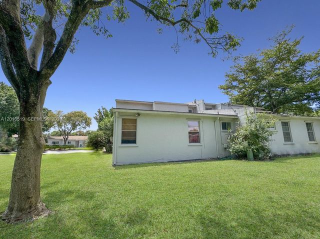 8670 Bridle Path Ct 111A, Davie, FL 33328