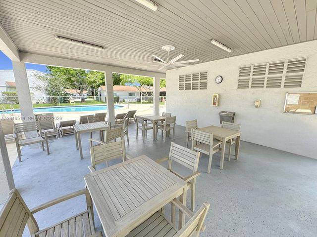 8670 Bridle Path Ct 111A, Davie, FL 33328