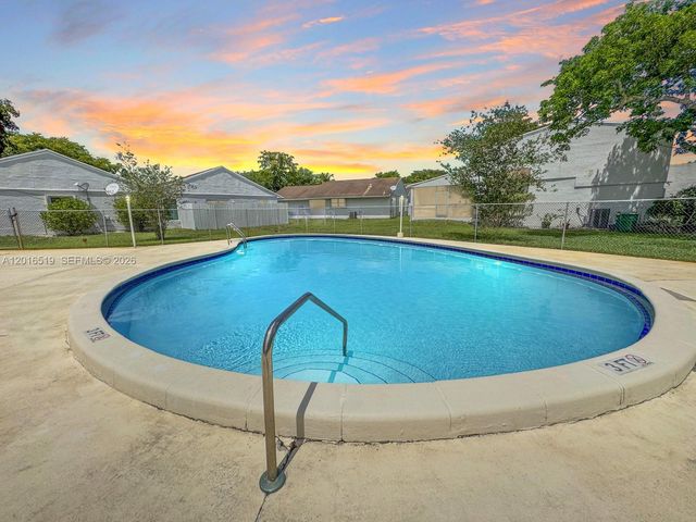 8670 Bridle Path Ct 111A, Davie, FL 33328