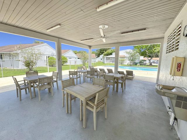 8670 Bridle Path Ct 111A, Davie, FL 33328