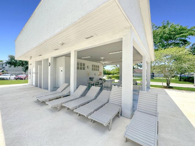 8670 Bridle Path Ct 111A, Davie, FL 33328
