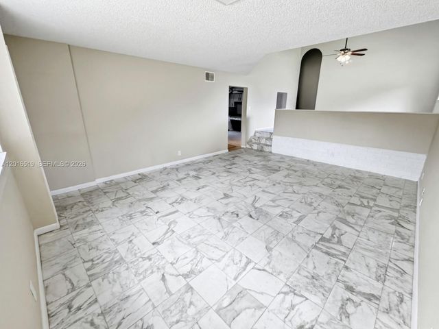 8670 Bridle Path Ct 111A, Davie, FL 33328