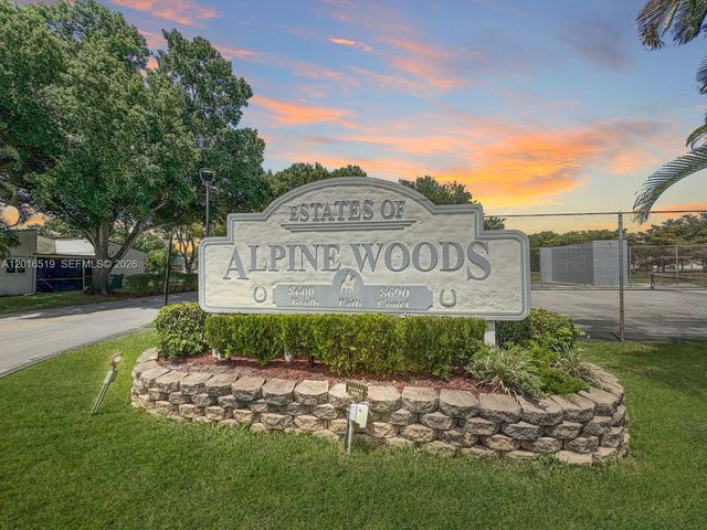 8670 Bridle Path Ct 111A, Davie, FL 33328
