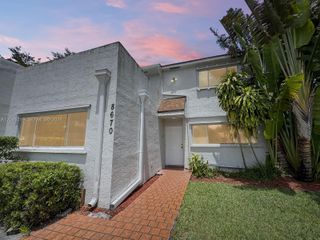 8670 Bridle Path Ct 111A, Davie, FL 33328