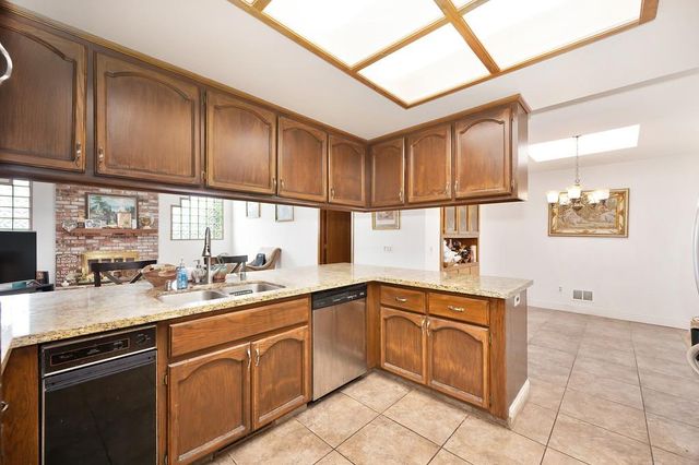 487 Twin River Way, Sacramento, CA 95831