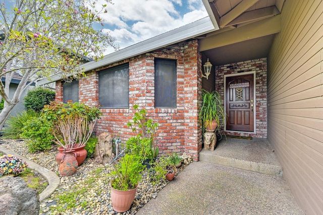 487 Twin River Way, Sacramento, CA 95831