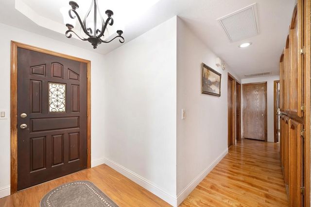 487 Twin River Way, Sacramento, CA 95831