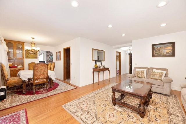 487 Twin River Way, Sacramento, CA 95831