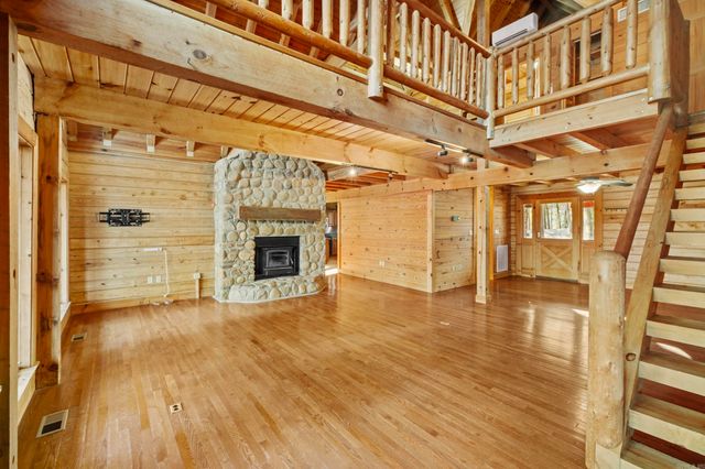 35 Sunshine Point, Greers Ferry, AR 72067