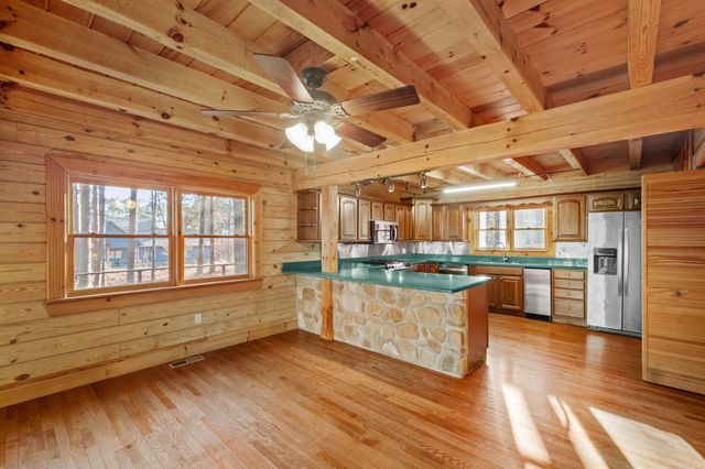 35 Sunshine Point, Greers Ferry, AR 72067