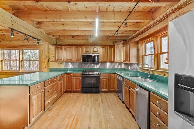 35 Sunshine Point, Greers Ferry, AR 72067