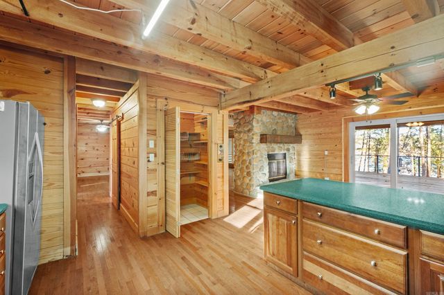 35 Sunshine Point, Greers Ferry, AR 72067