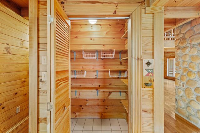 35 Sunshine Point, Greers Ferry, AR 72067