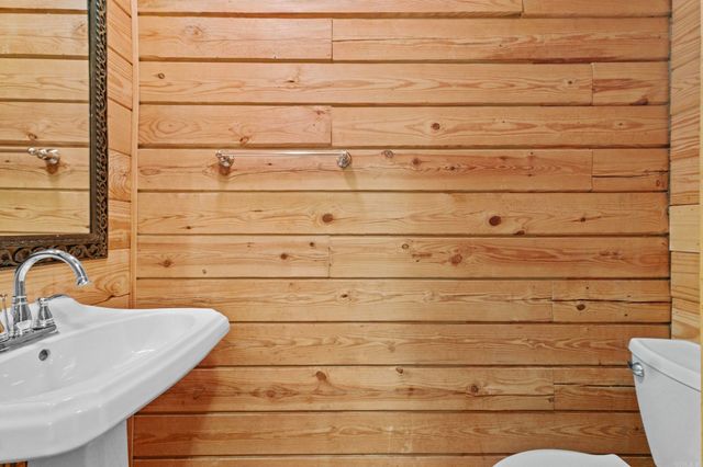 35 Sunshine Point, Greers Ferry, AR 72067