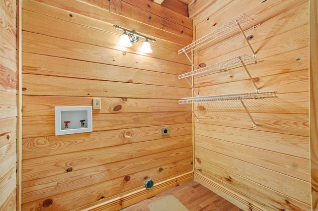 35 Sunshine Point, Greers Ferry, AR 72067