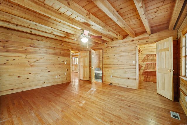 35 Sunshine Point, Greers Ferry, AR 72067