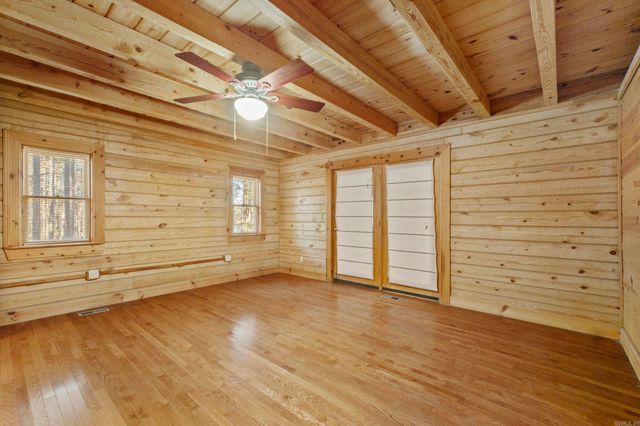 35 Sunshine Point, Greers Ferry, AR 72067