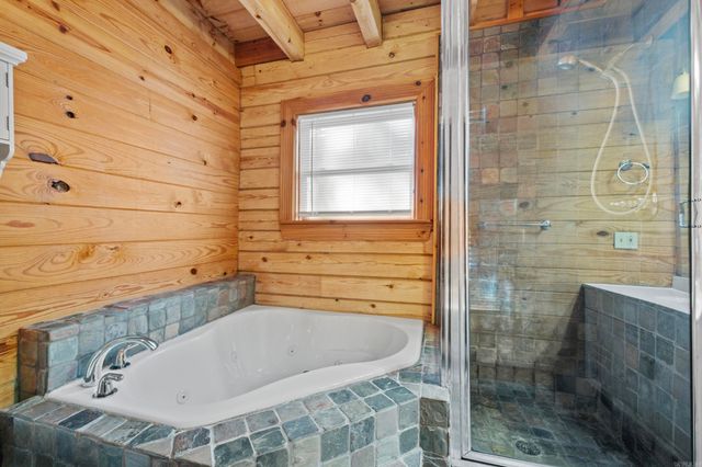 35 Sunshine Point, Greers Ferry, AR 72067