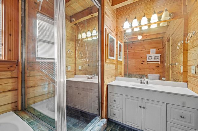 35 Sunshine Point, Greers Ferry, AR 72067