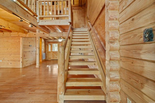 35 Sunshine Point, Greers Ferry, AR 72067