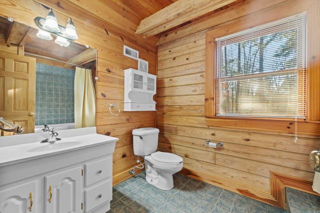 35 Sunshine Point, Greers Ferry, AR 72067