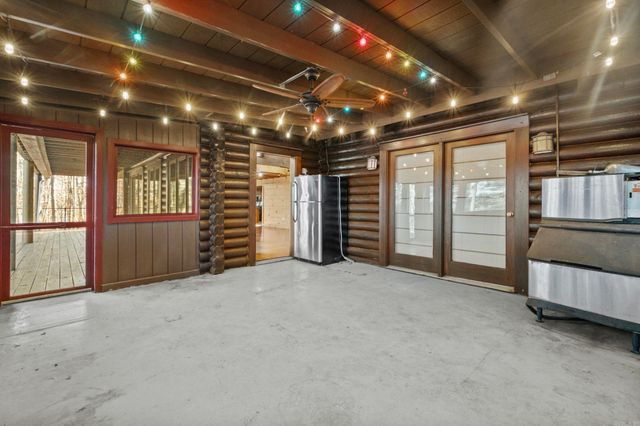 35 Sunshine Point, Greers Ferry, AR 72067