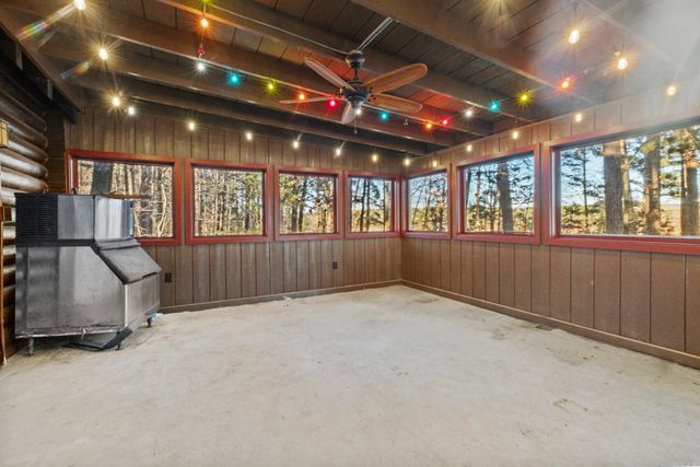 35 Sunshine Point, Greers Ferry, AR 72067