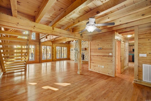 35 Sunshine Point, Greers Ferry, AR 72067